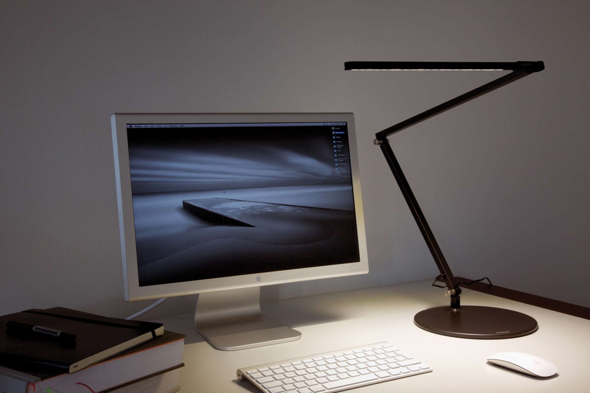Slim desk lamp